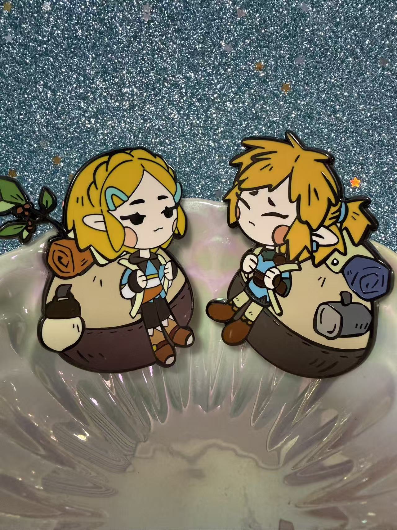 Brand New-Legend of Zelda hard enamel Pins(2pcs)– Limited Edition Collector's Item