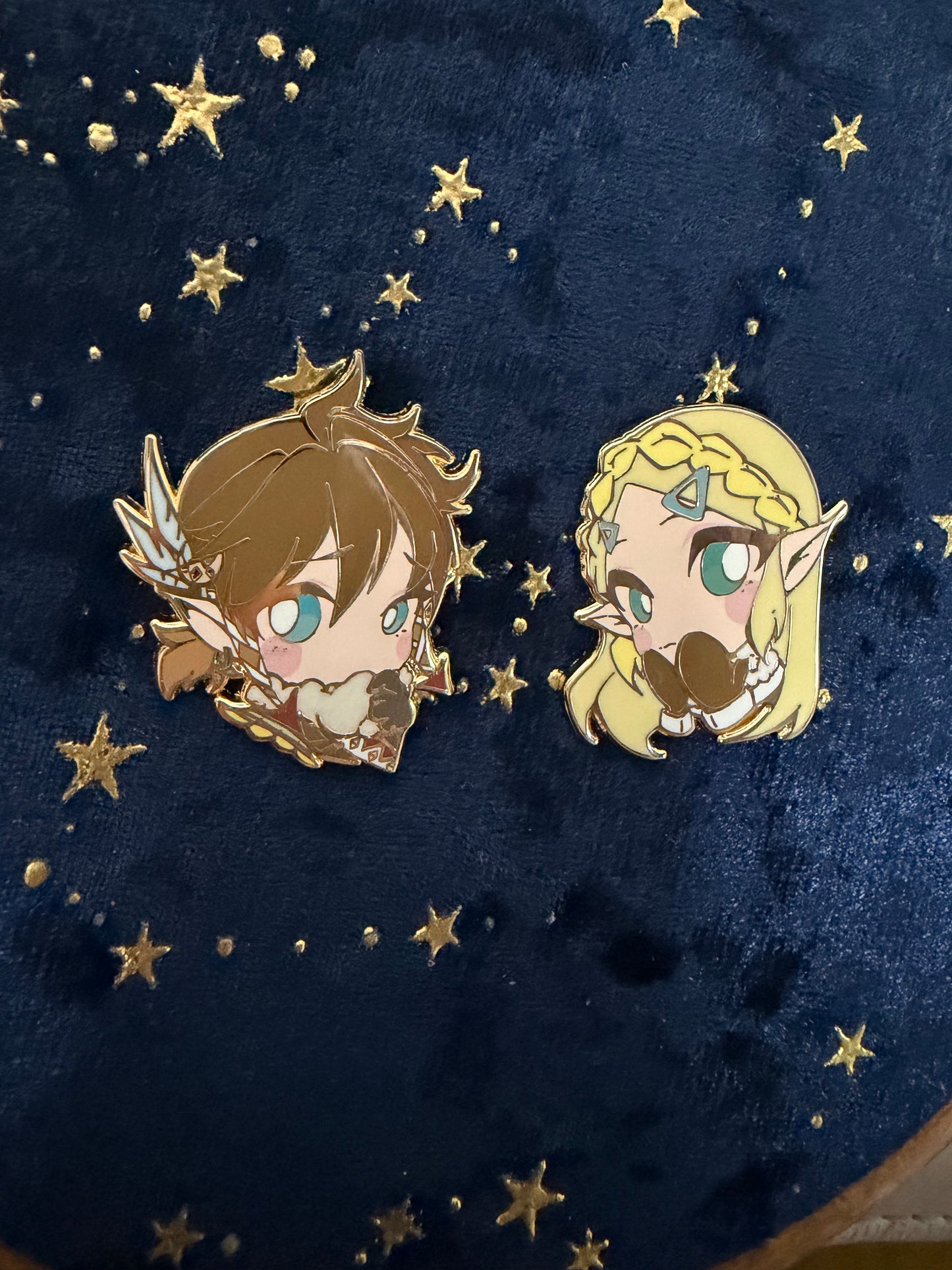 Brand New-Legend of Zelda hard enamel Pins(2pcs)– Limited Edition Collector's Item