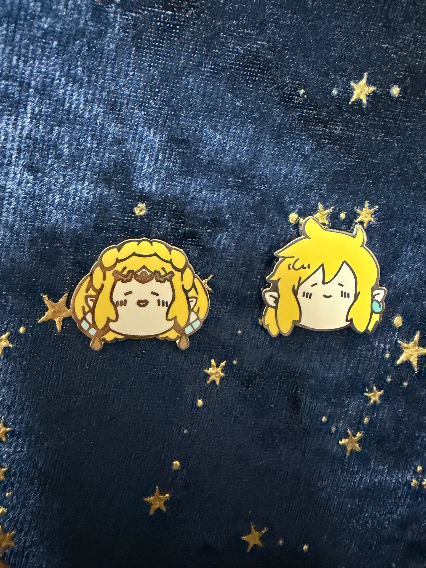 Brand New-Legend of Zelda hard enamel Pins(2pcs)– Limited Edition Collector's Item